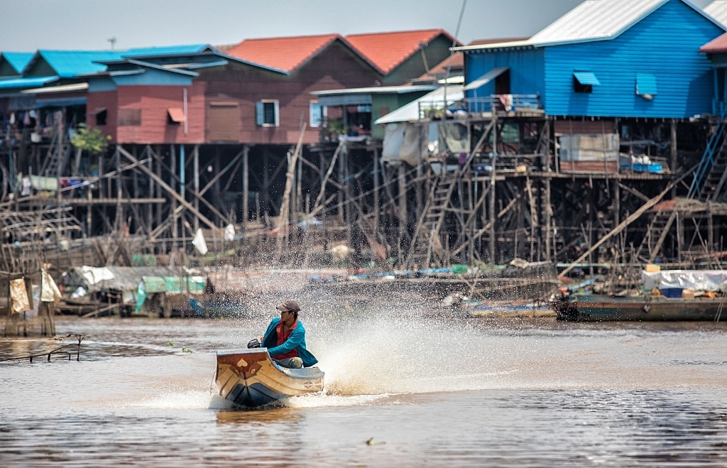 Kompong Khleang in Tonle Sap